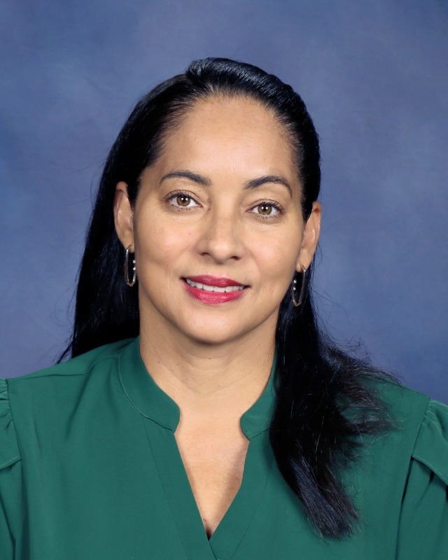 Enitza Calderon headshot