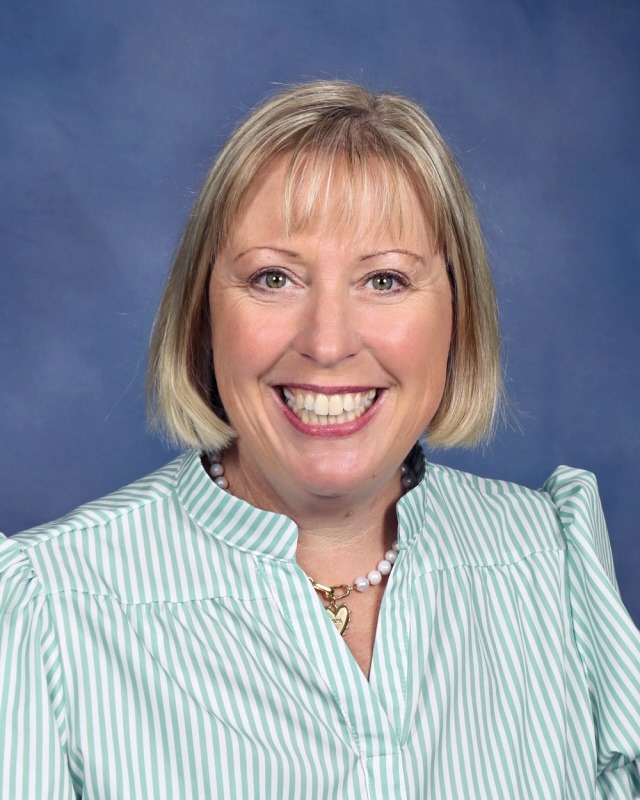 Holly Jackson headshot